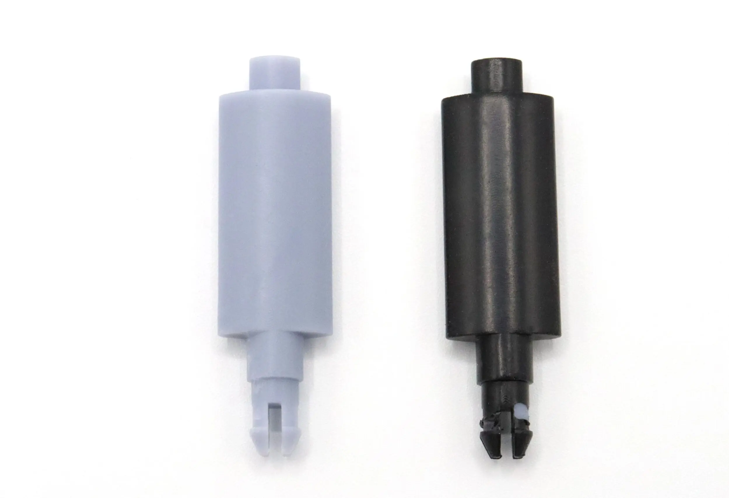 Two cylindrical connectors, one gray and one black, with detailed ends.