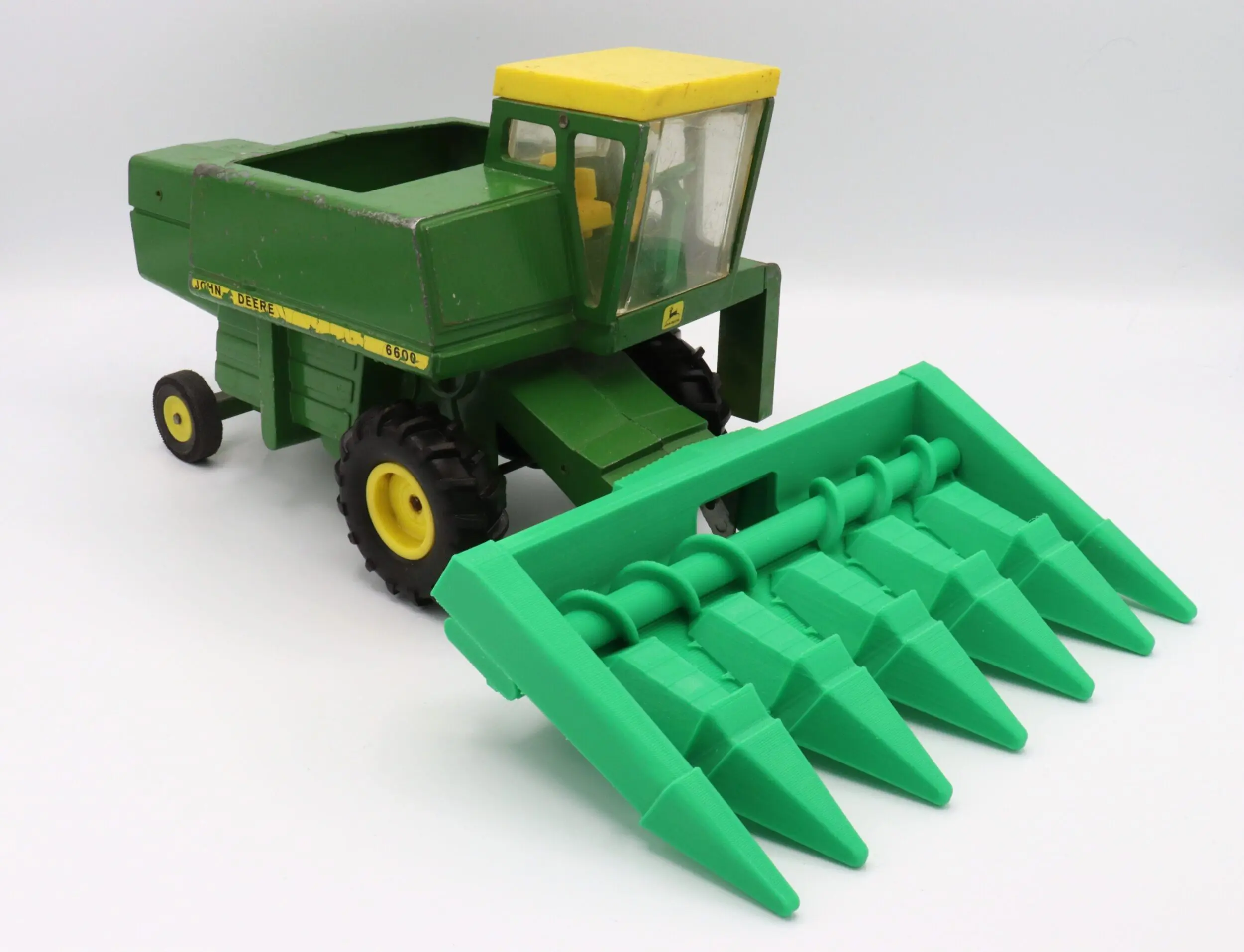 No. 643 Six Row Corn Head - for John Deere 6600 Combine